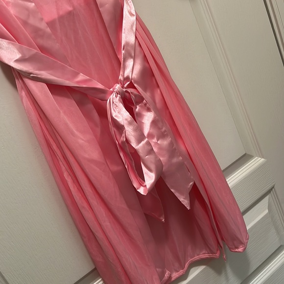 Pink Robe with Lace Trimmed Sleeves - Picture 6 of 7